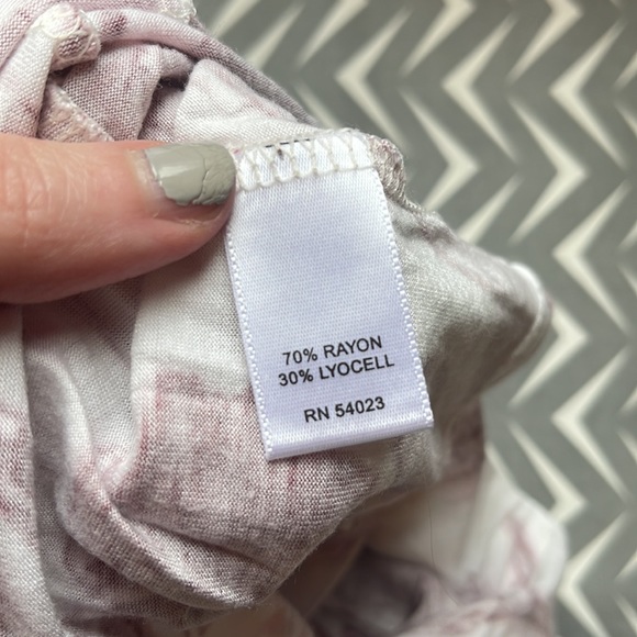 Banana Republic Soft & Flowy Ruffle Neck Sleeveless Top Medium - Picture 3 of 15